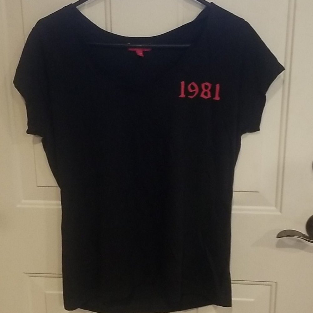 Guess v-neck tee